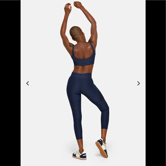 Outdoor Voices Warmup Legging
Engineered to sculpt,Textured Compression fabric - Picture 5 of 7